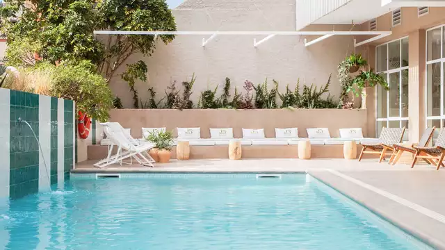 Viaja en pareja a un hotel boutique con piscina exterior de agua salada en Lloret de Mar