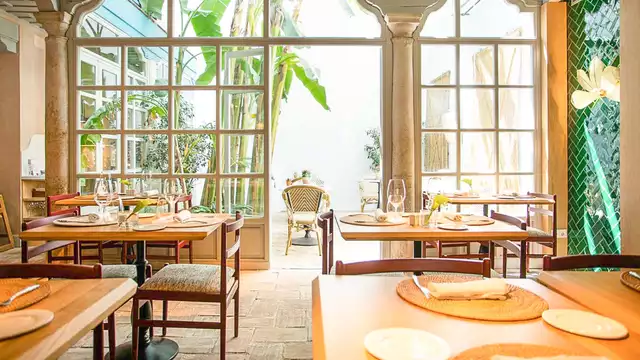 Gastronomie & Ontspanning in Sevilla: met tapasproeverij, diner en ontspannende massage