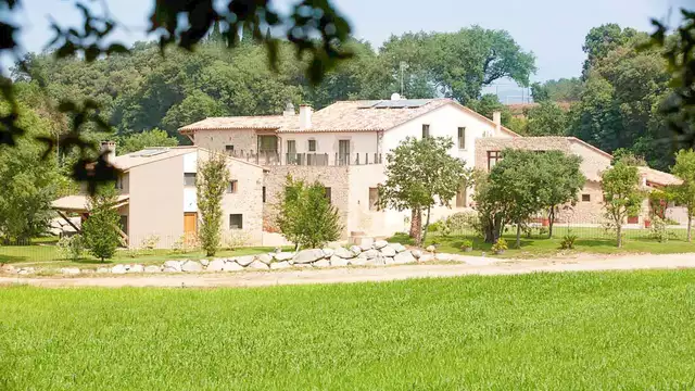 Séjour à deux près de la frontière française à Cistella, Catalogne au sein d'une ferme avec vin