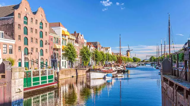 Rotterdam al fietsend ontdekken vanuit een 4*