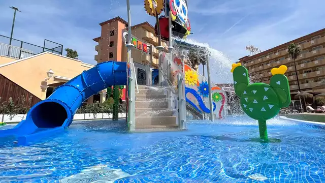 Été 2026 à La Pineda en famille (2 adultes et 1 enfant) avec pension complète à la plage