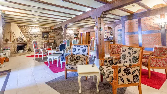 Romanticismo en una casona típica con bañera o ducha de hidromasaje en la habitación