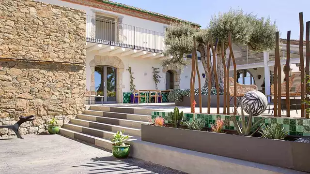 Escapada Premium en Suite con detalles románticos para sorprender a tu pareja