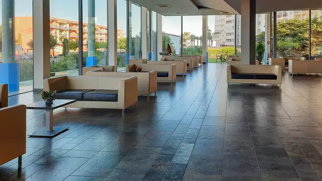 Vacaciones en media pensión en Empuriabrava