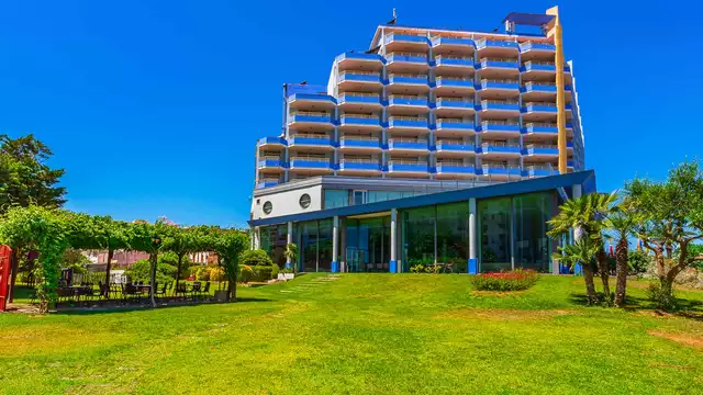 Vacaciones en media pensión en Empuriabrava