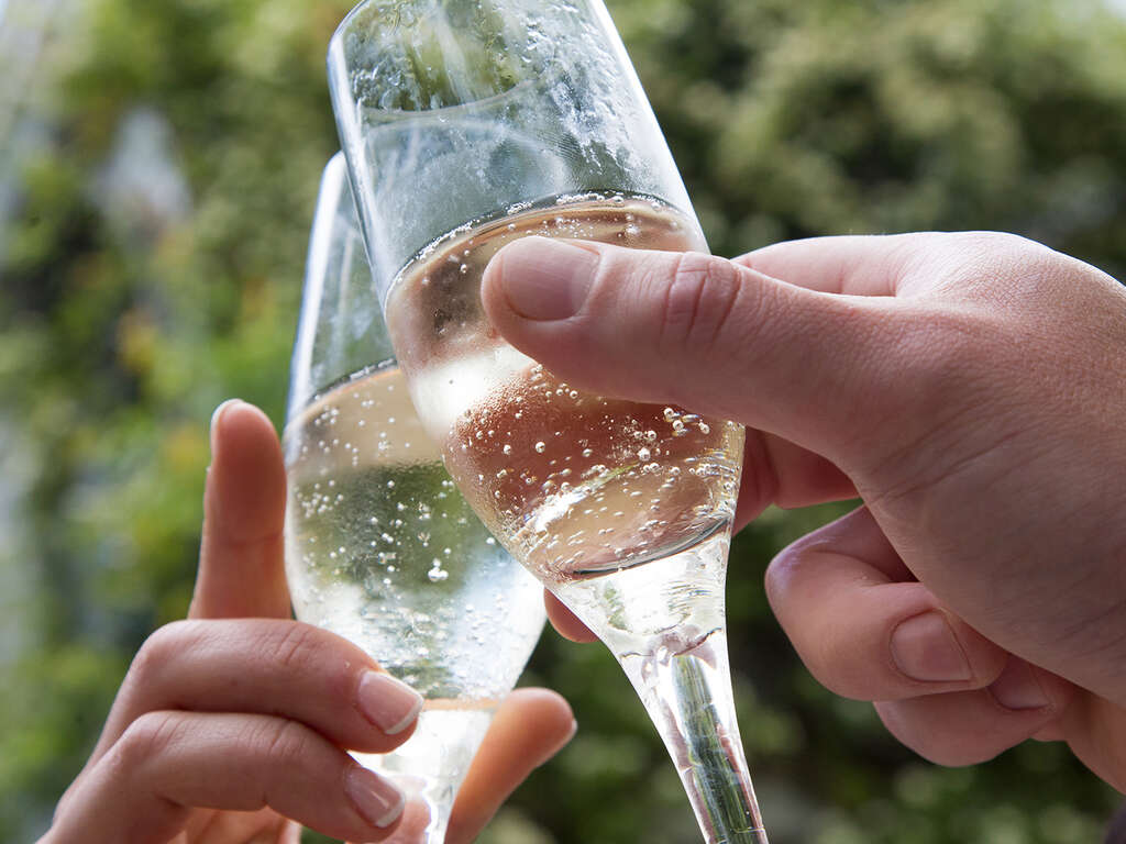 Echappée romantique avec champagne et lovebox proche de Rouen - 3* - 1