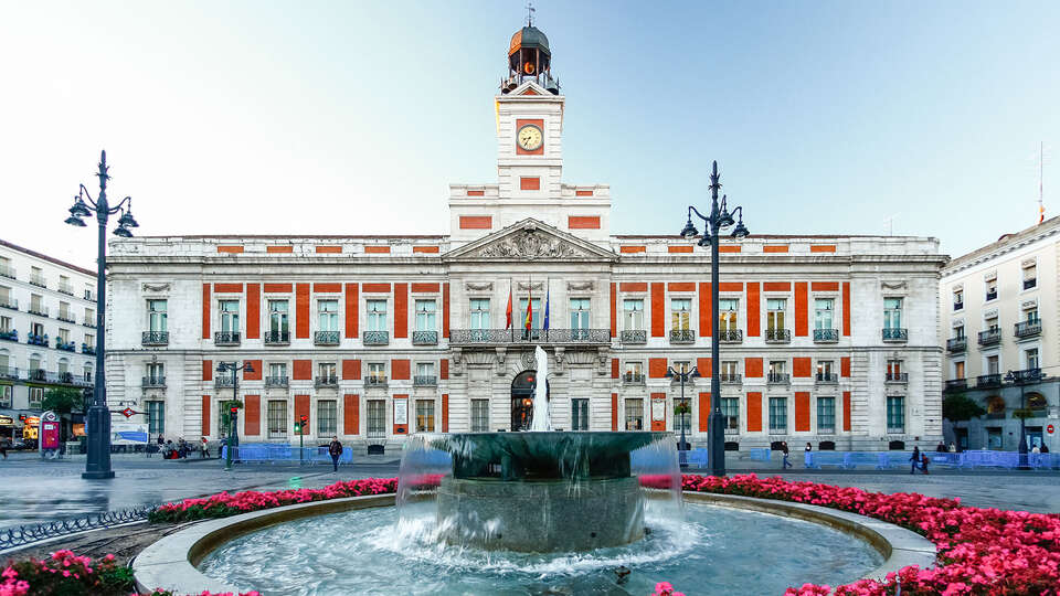 Escapada romantica con cena a min caminando de la Puerta del Sol