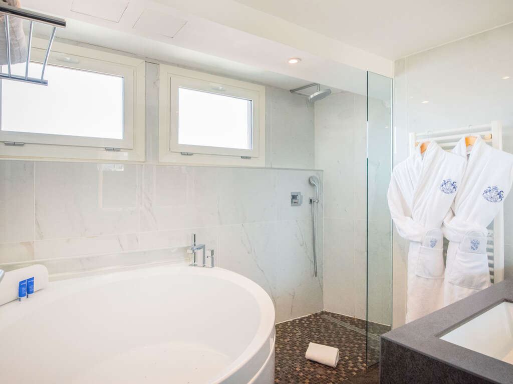 Escapade romantique en junior suite avec accès spa au coeur de Nice - 4* - 16