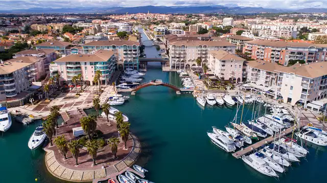 Voyage jusqu'à 8 personnes dans un appart à trois chambres à Fréjus