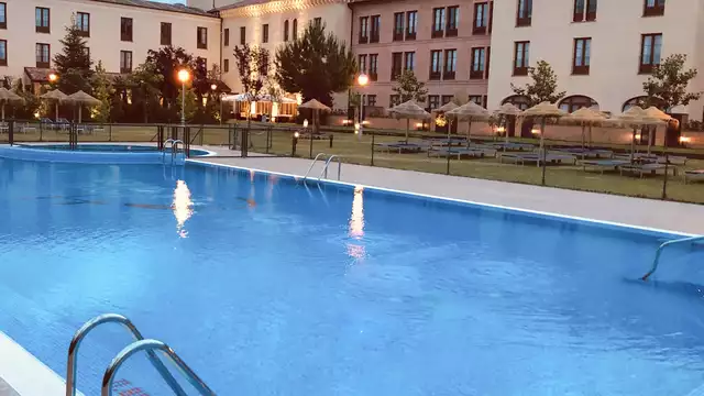 Escapada a Segovia en habitación con cama kingsize, copa de bienvenida y descuento en spa