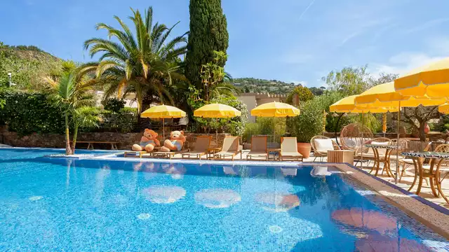 Profitez des belles couleurs du Lavandou et d'un cocktail maison !