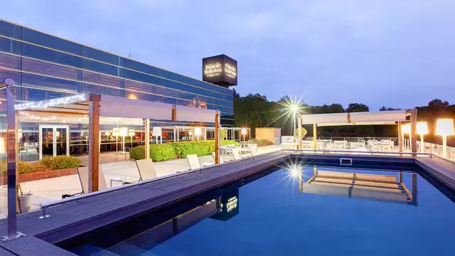 Disfruta de un 4* con desayuno, cena, parking y copa de bienvenida