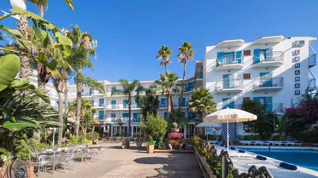 Geniet van halfpension aan de kust in Malgrat de Mar