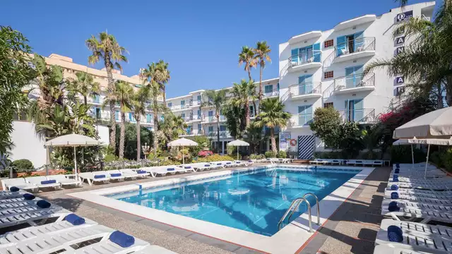 Geniet van halfpension aan de kust in Malgrat de Mar