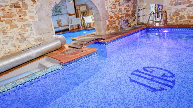Romantisch uitje en spa in Lyon, met ook toegang tot balneotherapie (22 minuten rijden)