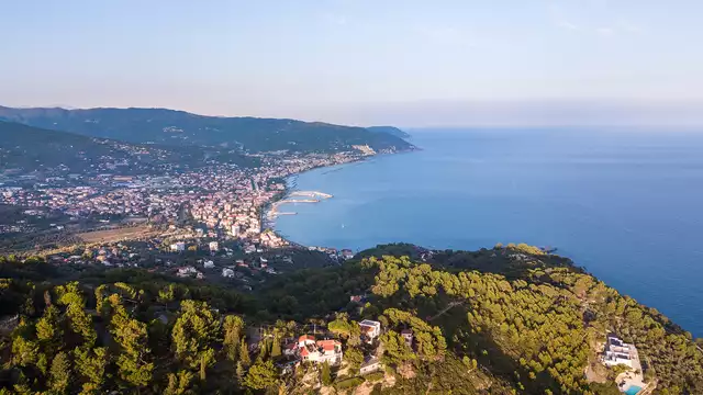 Hotel fronte mare a Diano Marina con cena inclusa