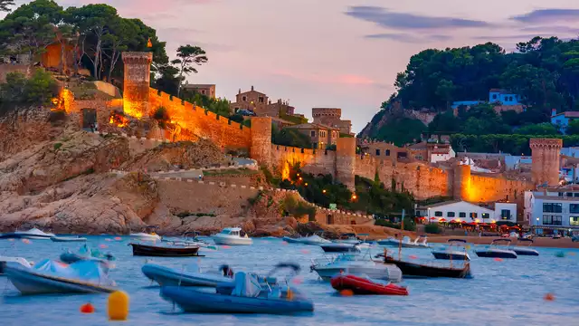 Romantisch uitje met ontbijt en diner in het hart van de Costa Brava