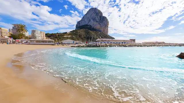 Séjour à Calpe, en junior suite avec bouteille de cava, chocolats et départ tardif