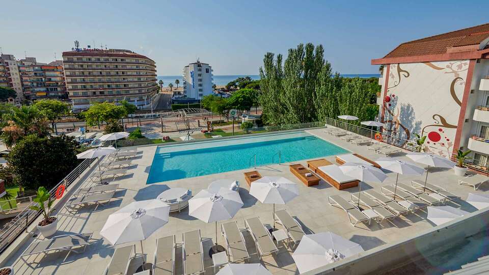 Escapada con cena y a primera linea de mar en Santa Susana