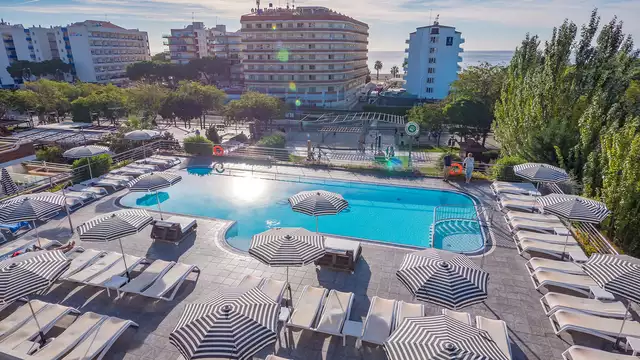Séjour en demi pension à Santa Susanna avec départ tardif et verre de bienvenue