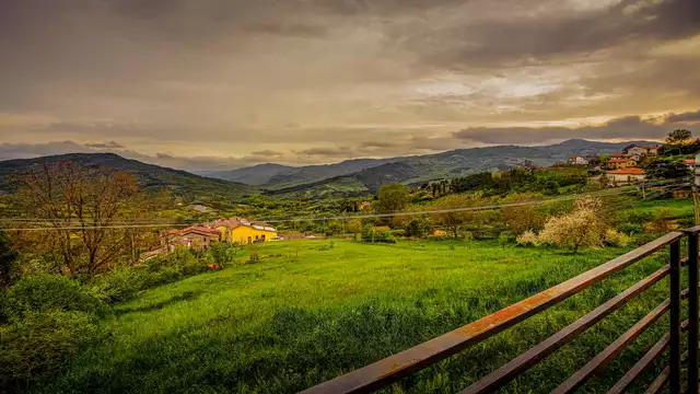 Verblijf in Toscane aan de voet van de berg Amiata met panoramisch zwembad en regionaal diner