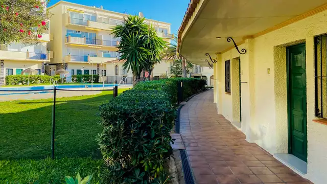 Profitez de la plage de Torremolinos avec piscine et demi-pension