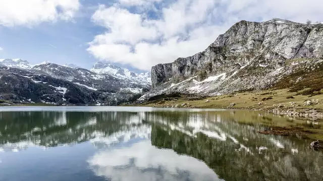 Avontuurlijk uitje met het gezin: "Kanoën op de rivier Pas" en ontspanning in Cangas de Onís