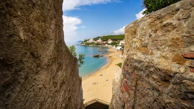 Escapada en la costa de la Toscana en habitación con vistas al mar
