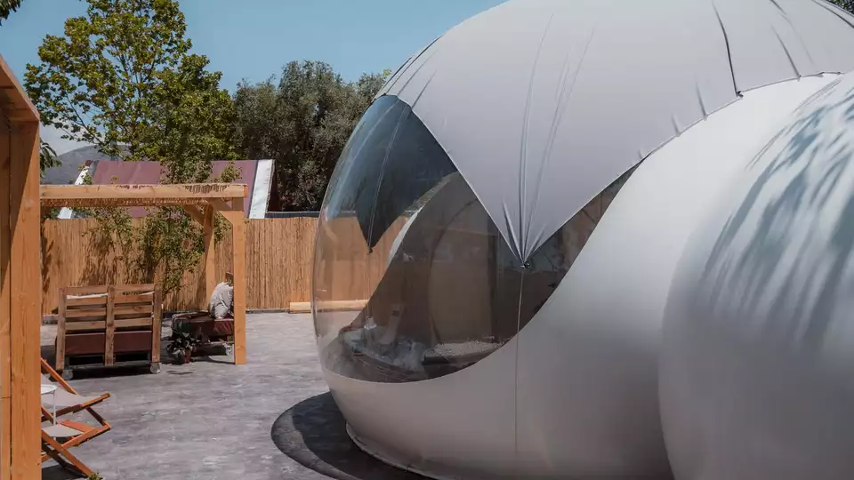Noche bajo las estrellas Duerme en una burbuja con jacuzzi privado en plena naturaleza
