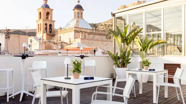 Romantisch uitje in Alicante: diner en spa voor een onvergetelijke dag
