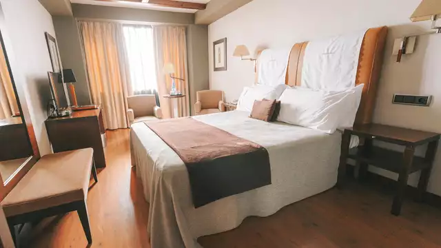 Escapada romantica con spa privado botella de cava y bombones en el Maestrazgo