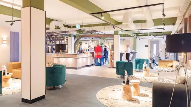 Plaisirs culinaires près d'un village pittoresque des Pays-Bas