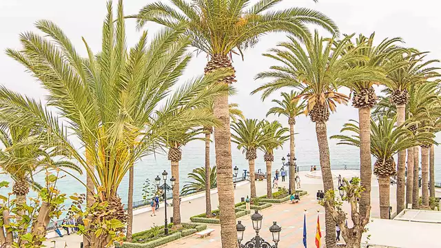 Vakantie in Nerja vlakbij het strand in een standaard kamer voor 2 personen