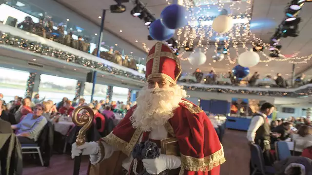 Crociera sul Reno e atmosfera fiabesca del mercatino di Natale di Colonia