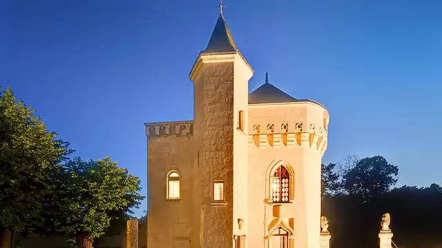 Séjour en suite romantique dans la tour du château de Candes
