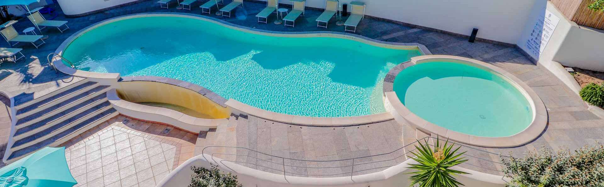 Vacances à Castelsardo avec le bateau Grimaldi pour 4 personnes de Barcelone (8 nuits)