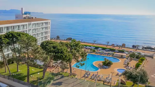 Sorprende a tu pareja en habitación con terraza y vistas al mar
