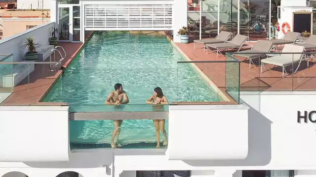 Romantisch uitje in Tarifa met toegang tot de spa, diner en een romantisch detail