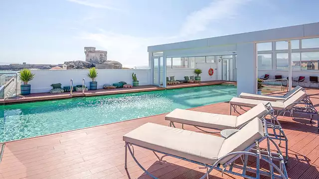 Romantisch uitje in Tarifa met toegang tot de spa, diner en een romantisch detail