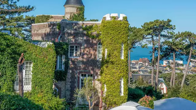 Escapade dans un chateau de style anglo-normand a Etretat