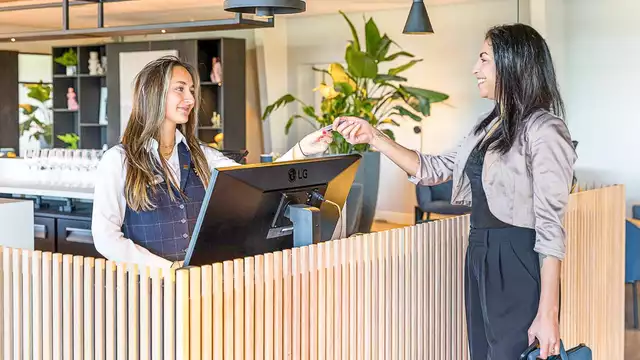 Esplora la città o la natura di Utrecht con una colazione quotidiana e una cena di 3 portate