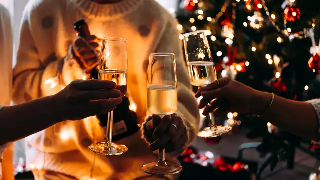 ¡Fin de año en Barcelona con cena especial, cotillón y uvas de la suerte!