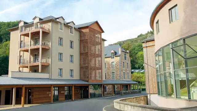 Séjour idyllique dans une cité thermale près d'Aubrac