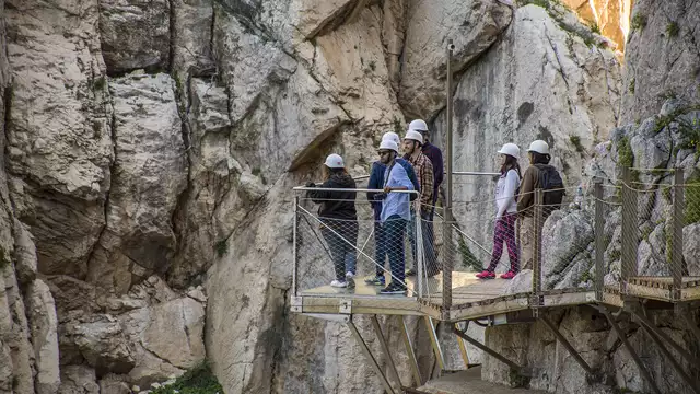 Desconecta en cortijo andaluz con una visita Guiada al Caminito del rey incluida