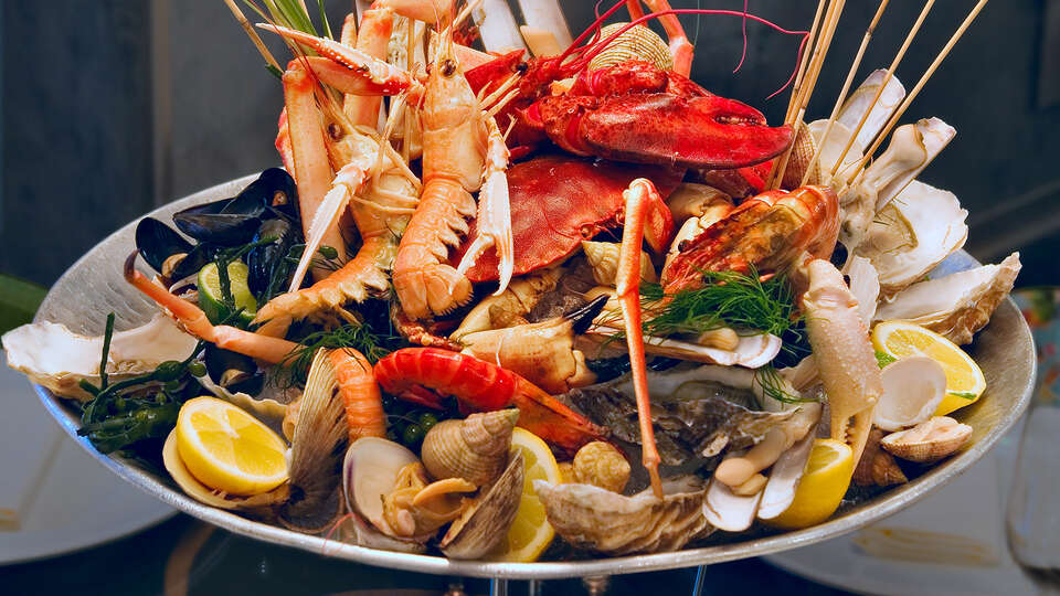 Escapade en bord de mer avec plateau de fruits de mer face a la Baie de Somme