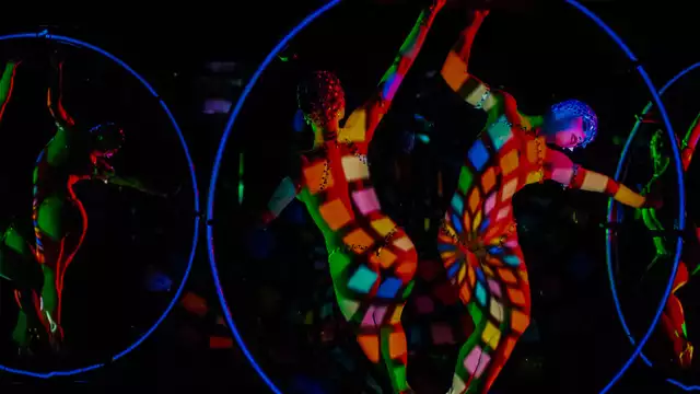Week-end affascinante con ingresso al Cabaret Crazy Horse nei pressi di Parigi