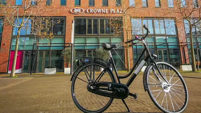 Commencez bien votre escapade à Amsterdam: boisson, en-cas et convivialité!