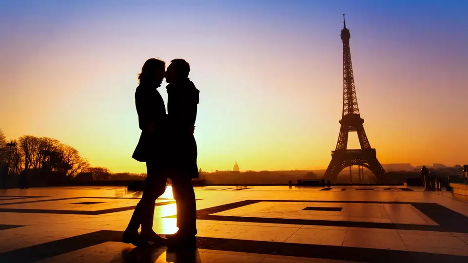 Luxe et romance a Paris pour la Saint-Valentin avec diner d exception sur la Seine