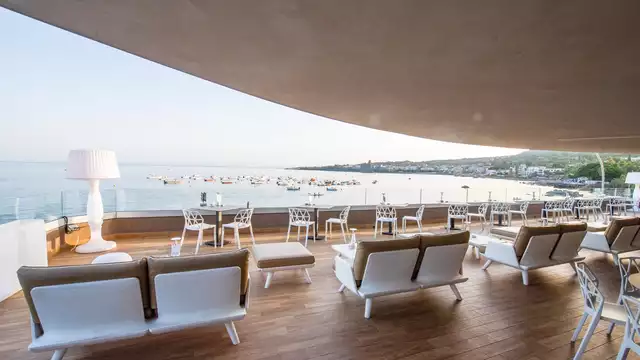 Vacanza ad Acitrezza tra sole e mare in mezza pensione