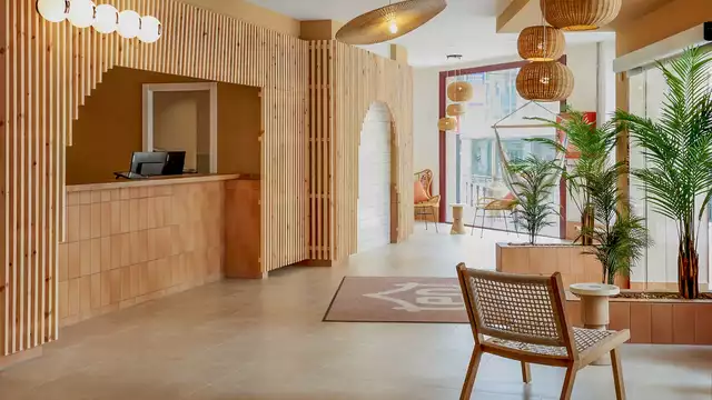 Vacaciones en Lloret de Mar con brunch en habitación vista piscina